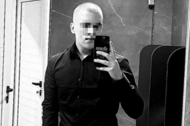 POGINUO MLADIĆ KOJI SE AUTOM ZAKUCAO U KRAVE! Vozilo potpuno smrskano!