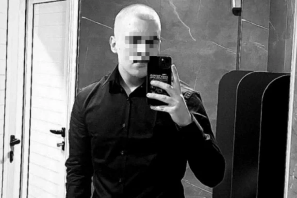 POGINUO MLADIĆ KOJI SE AUTOM ZAKUCAO U KRAVE! Vozilo potpuno smrskano!