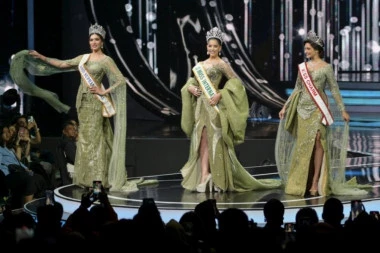 Haos na bini: MISICA bila ubeđena da je došlo njenih 5 minuta, te zakoračila ka finalu, a onda su svi prasnuli u smeh! (VIDEO)