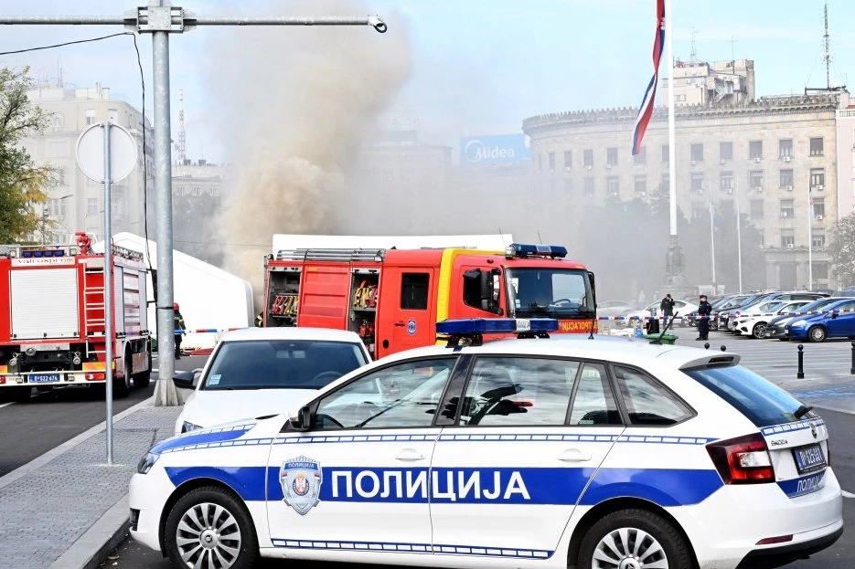 OTKRIVAMO! EVO KO JE UPUCAN ISPRED SKUPŠTINE! Krv na ulici u centru Beograda, policija i forenzičari na terenu!