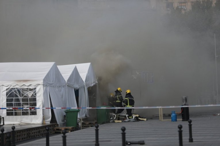 Požar ispred Skupštine