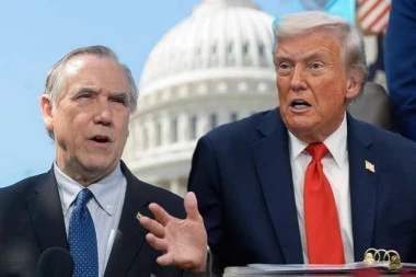 LJUDI MOJI, DA LI JE TO MOGUĆE? U toku je OBARANJE svetskog rekorda! Senator pljuje po Trampu već 18 sati BEZ PRESTANKA! (VIDEO)