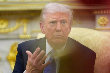 TRAMP UCENOM BRANI DRŽAVU, NAROD U ŠOKU: Počinje bitka za presto! Ako izgubi ovaj duel, BIĆE POTPUNI HAOS!