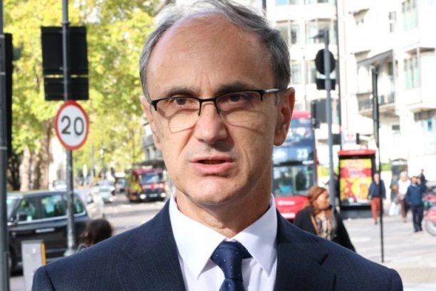 VLADA TRAŽI BRŽU ISPLATU POVRAĆAJA ŠKOLARINA: Macut sa dekanima o početku godine i problemima fakulteta