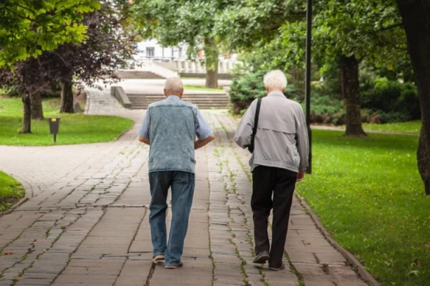 CRNOGORCI POMERILI GORNJU GRANICU: Sa ovoliko godina će se sada ODLAZITI U PENZIJU