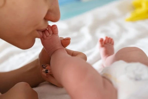 DRŽAVA MAJKAMA DAJE DO 20.000 EVRA ZA PRVI STAN: Evo ko ima pravo i do kada morate da se prijavite