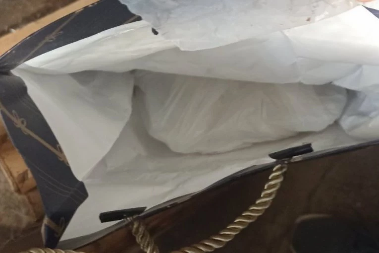 ZAPLENJENA VELIKA KOLIČINA KOKAINA I MARIHUANE U BEOGRADU! Pala dvojica dilera!