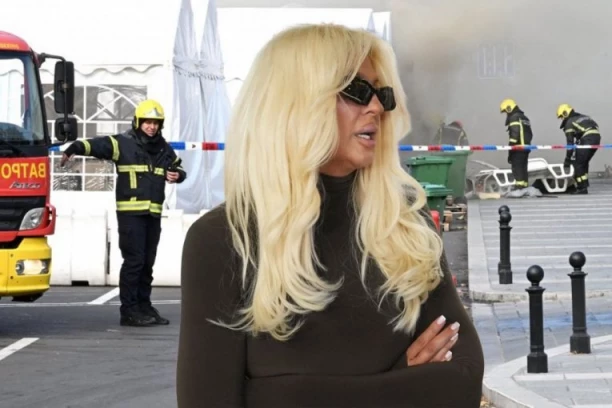 PRESTRAŠNO I PRETUŽNO! Jelena Karleuša OSULA PALJBU na sramotne reči glumice nakon incidenta ispred Skupštine Srbije!