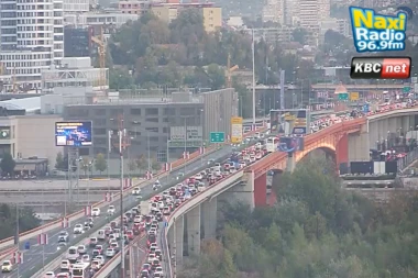BEOGRAD U SAOBRAĆAJNOM HAOSU! Petak doneo potpuni kolaps – mostovi zakrčeni, kolone beskrajne, vozači trube u mestu, a OVDE JE NAJGORE!