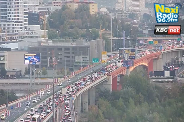 BEOGRAD U SAOBRAĆAJNOM HAOSU! Petak doneo potpuni kolaps – mostovi zakrčeni, kolone beskrajne, vozači trube u mestu, a OVDE JE NAJGORE!