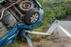 ČETIRI DEVOJKE TEŠKO POVREĐENE! Automobil sleteo sa puta i završio na krovu! (FOTO)