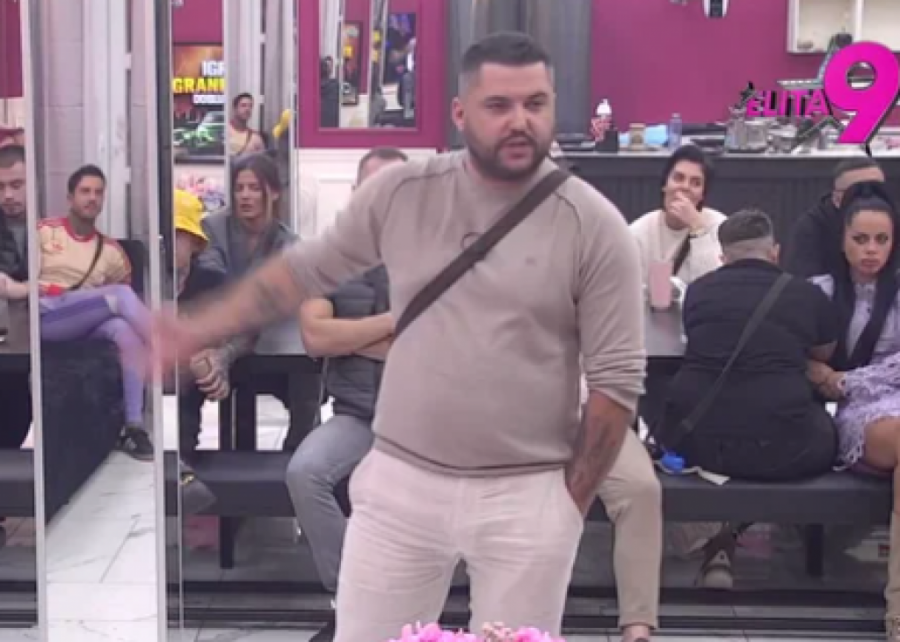 SKANDALČINA VEKA! Pojavio se snimak kako se Aneli TRESLA kod Karamujića - OVAKO je isterivao DEMONE iz nje!