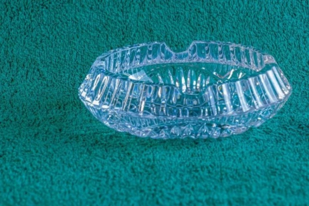 SVI SU JE NEKADA IMALI U KUĆI! Od ove KRISTALNE PEPLJARE može lepo da se zaradi - evo za koliko se sada prodaje!