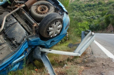 ISPRAVIO KRIVINU, PA SLETEO U PROVALIJU: Najnoviji detalji nesreće kod Mionice lede krv u žilama - automobil završio na krovu
