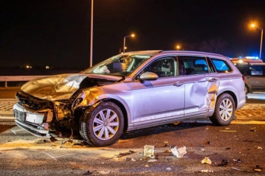 NESREĆA NA AUTO-PUTU KOD BUBANJ POTOKA! Vozač probio bankinu i sleteo s puta! (VIDEO)
