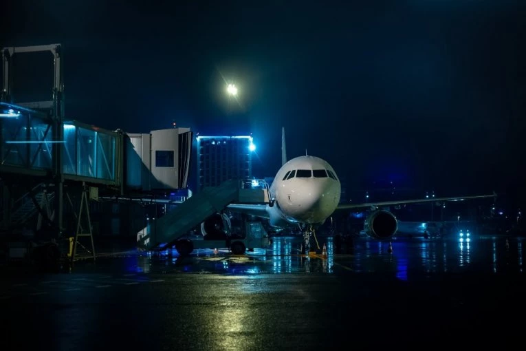 ŠVERCERSKI BALONI PARALISALI AERODROM: Vazdušni prostor je ograničen - OBUSTAVLJENI SVI LETOVI!