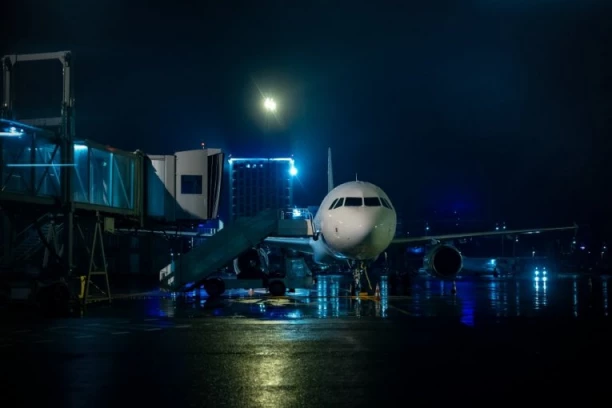 ŠVERCERSKI BALONI PARALISALI AERODROM: Vazdušni prostor je ograničen - OBUSTAVLJENI SVI LETOVI!