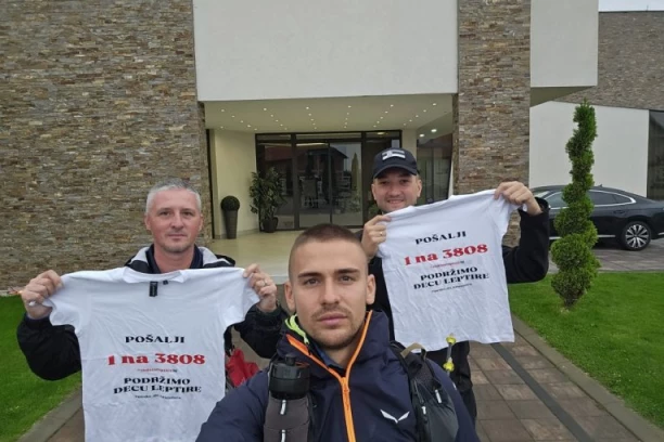 TROJICA POLICAJACA IZ SRBIJE STIGLA U HILANDAR! Pripadnici MUP pešačili kako bi sakupili novac za "decu leptire"! EVO KAKO VI MOŽETE DA POMOGNETE! (VIDEO)