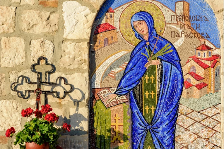 DANAS PROSLAVLJAMO SVETU PETKU: Evo šta znači palmina grančica u levoj ruci najpoštovanije svetiteljke u Srbiji