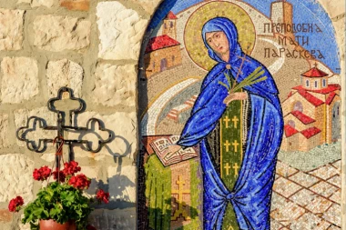 DANAS PROSLAVLJAMO SVETU PETKU: Evo šta znači palmina grančica u levoj ruci najpoštovanije svetiteljke u Srbiji