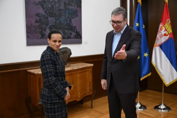 "NAŠ CILJ OSTAJE JASAN" Predsednik Vučić se sastao sa predstavnicima MMF (FOTO)