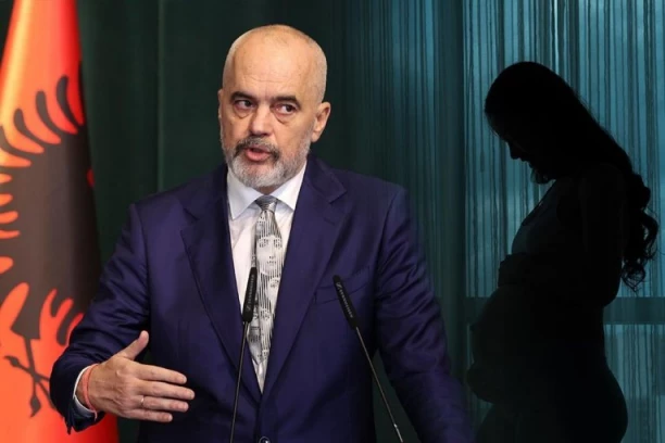 ISTINA JE, TRUDNA JE! Edi Rama šokirao: "MINISTARKA ĆE RODITI 83 DECE"