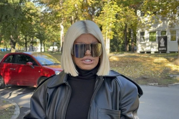 BRUTALNA CRNA PRINCEZA U KOŽNJAKU! Dara Bubamara ODUVALA stajlingom mlađu konkurenciju: "PUNO KOŠTA"! (VIDEO, GALERIJA)