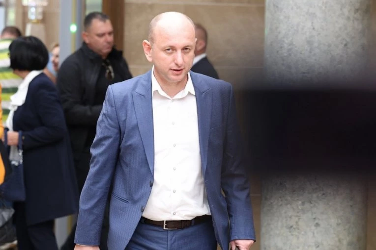 "BRANIO JE VOLJU NARODA ISKAZANU NA REFERENDUMU!" Oglasio se Vučić nakon hapšenja Milana Kneževića: Uvek sam bio uz prijatelje! (FOTO)