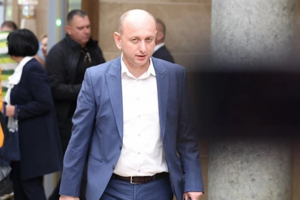 "BRANIO JE VOLJU NARODA ISKAZANU NA REFERENDUMU!" Oglasio se Vučić nakon hapšenja Milana Kneževića: Uvek sam bio uz prijatelje! (FOTO)