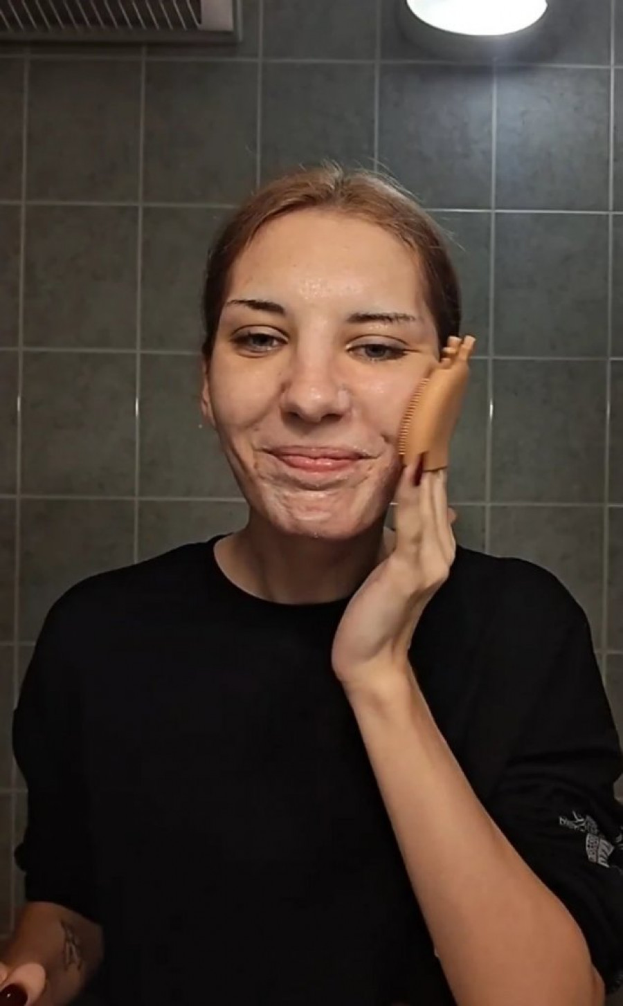 JOŠ JEDNA LAŽ SITE AHMIĆ: Procurile slike porodičnog doma Nerija I Hane - evo u kakvom uslovima živi njihova ćerkica! (FOTO)