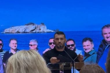 TEŠKE SCENE: Davor Štefanek plakao na komemoraciji velikana srpskog sporta! (VIDEO)