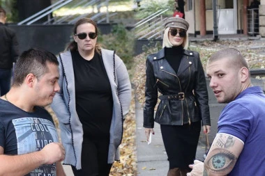 MILJKOVIĆEVA ŽENA KAO NA PISTI, BELIVUKOVA U OPUŠTENOM IZDANJU! Supruge vođa ozloglašenog klana stigle na suđenje zbog pranja novca! (FOTO, VIDEO)