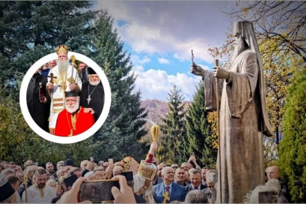 KOLAŠIN U SUZAMA I MOLITVI: Otkriven spomenik mitropolitu Amfilohiju, pastiru koji je promenio istoriju Crne Gore