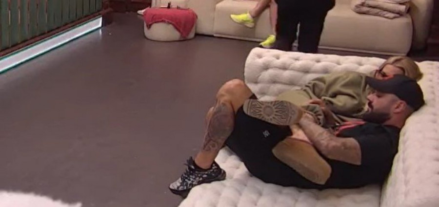 LUKA VUJOVIĆ NA APARATIMA! Aneli zatražila od ovog takmičara da joj izmasira celo telo, nastao HAOS!