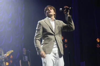 ŠOK-BOMBA! Jakov Jozinović snimio prvu pesmu - prozivali su ga da zarađuje na TUĐIM HITOVIMA, evo kako zvuči njegov singl! (VIDEO)