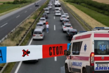 UŽAS U NIŠU! Osam osoba povređeno u sudaru autobusa i kombija