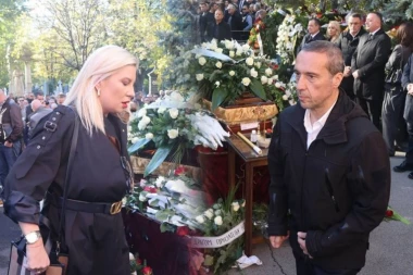 POTRESNE SCENE DEE I MLADENA NA NOVOM GROBLJU! Bivši partneri zavijeni u crno! (FOTO)