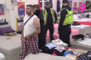 OBEZBEĐENJE OPKOLILO BELU KUĆU, PODIVLJALI ASMIN TOTALNO VAN KONTROLE: Aneli ne ispuštaju iz vida, Durdžić se pretvorio u zver!