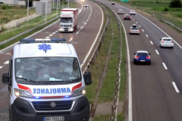 U SVEGA 30 MINUTA DESILE SE DVE SAOBRAĆAJKE: Oglasila se Hitna pomoć - teška noć za lekare!