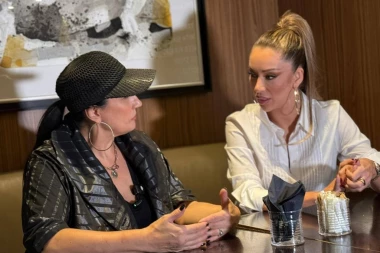 Dirljiv susret Kaliopi i Tee u Skoplju! Pevačica ugostila Tairovićku u rodnom gradu, pa joj poručila: Ti si jedna jako emotivna osoba