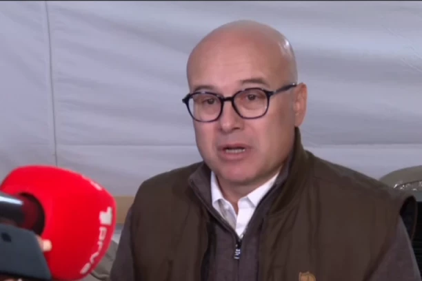 NAPAD BESNIH I ISFRUSTRIRANIH NA PRISTOJNU SRBIJU! Miloš Vučević o divljanju blokadera ispred Narodne skupštine: "ONI HOĆE NASILJE PO SVAKU CENU" (VIDEO)