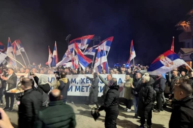 "JA SAM MOMČE SA KOSOVA" Pešaci sa Kosova i Metohije dobili podršku - meštani Kraljeva i Raške se pridružili u koloni! (VIDEO)