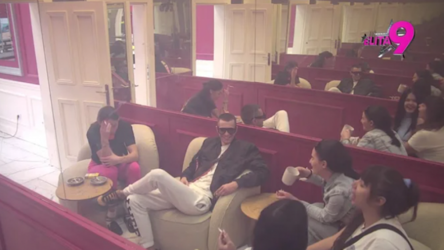 DIVLJAČKA AKCIJA TRAJALA SATIMA: Učesnici RAZORILI KREVET, sve se treslo od njihovih uzdaha - isplivali NAJSOČNIJI detalji!