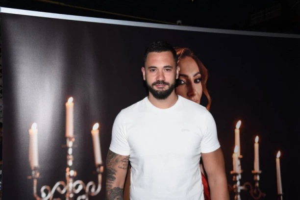 "IMAO SAM PSIHIČKIH PROBLEMA": Aca Živanović iskreno o poljuljanom zdravlju zbog kog se POVUKAO sa estrade! (VIDEO)