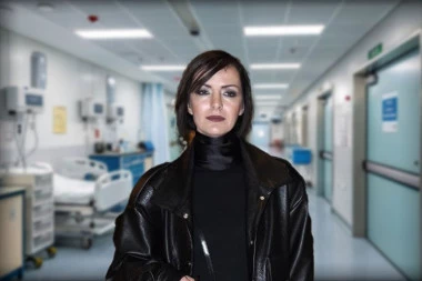 UZNEMIRUJUĆI SNIMAK PEVAČICE DIREKTNO IZ BOLNICE: Lekari su doživeli šok kada se pojavila u ovom stanju, telo joj se izobličilo tada! (VIDEO)