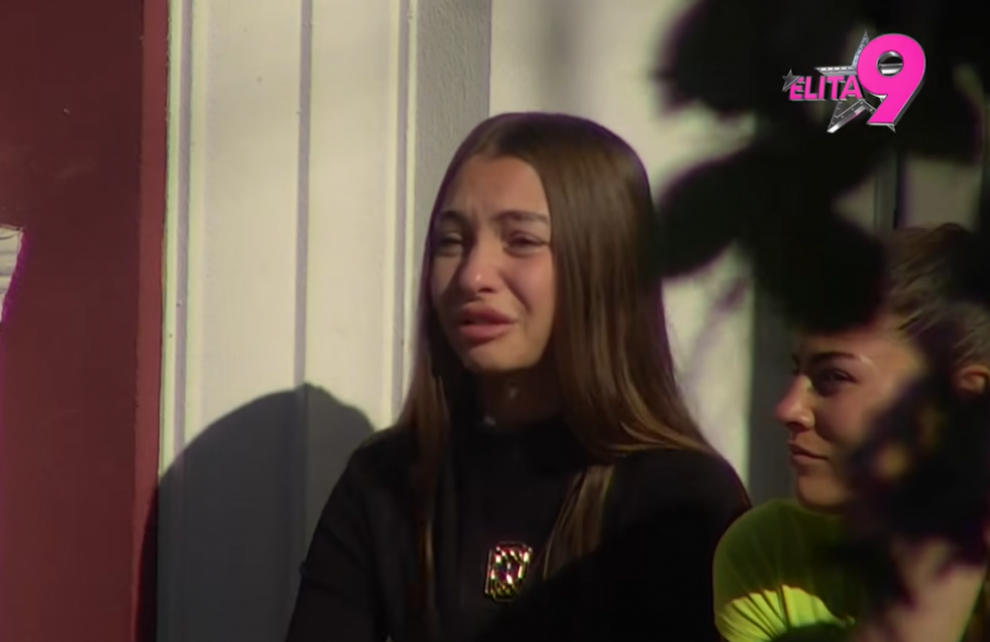 ALARMANTNO STANJE U "ELITI", UČESNICA VRIŠTI NA SAV GLAS ZBOG RASKIDA: Pred bivšim zapomaže, hitno joj ukazali pomoć!