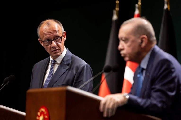 "VIDITE LI GENOCID?": Erdogan javno ponizio Merca! Nemački kancelar CRVENEO pred celim svetom