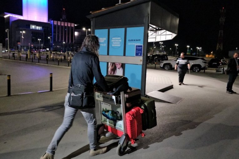 Rale sleteo u Beograd bez Ane