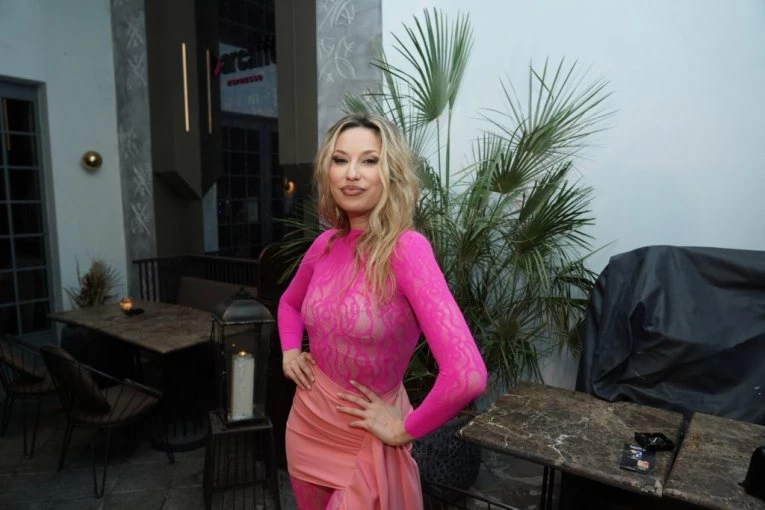 RADA MANOJLOVIĆ KUPILA STAN POSLE 18 GODINA! Otvorila vrata luks nekretnine na Voždovcu! (GALERIJA)