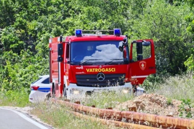 POŽAR U BARAJEVU! Vlasnik kuće zadobio STRAVIČNE POVREDE glave, odbio lekarsku pomoć!
